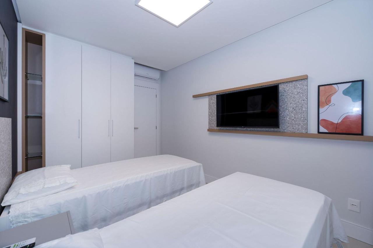 Adra 301 - Apartamento No Centro De Bombinhas - Rooftop Com Piscina E Academia - A Poucos Metros Da Praia - Exterior foto