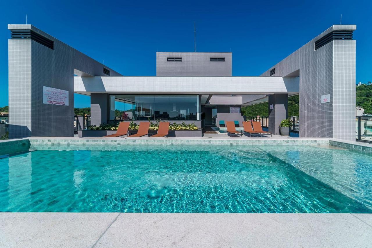 Adra 301 - Apartamento No Centro De Bombinhas - Rooftop Com Piscina E Academia - A Poucos Metros Da Praia - Exterior foto