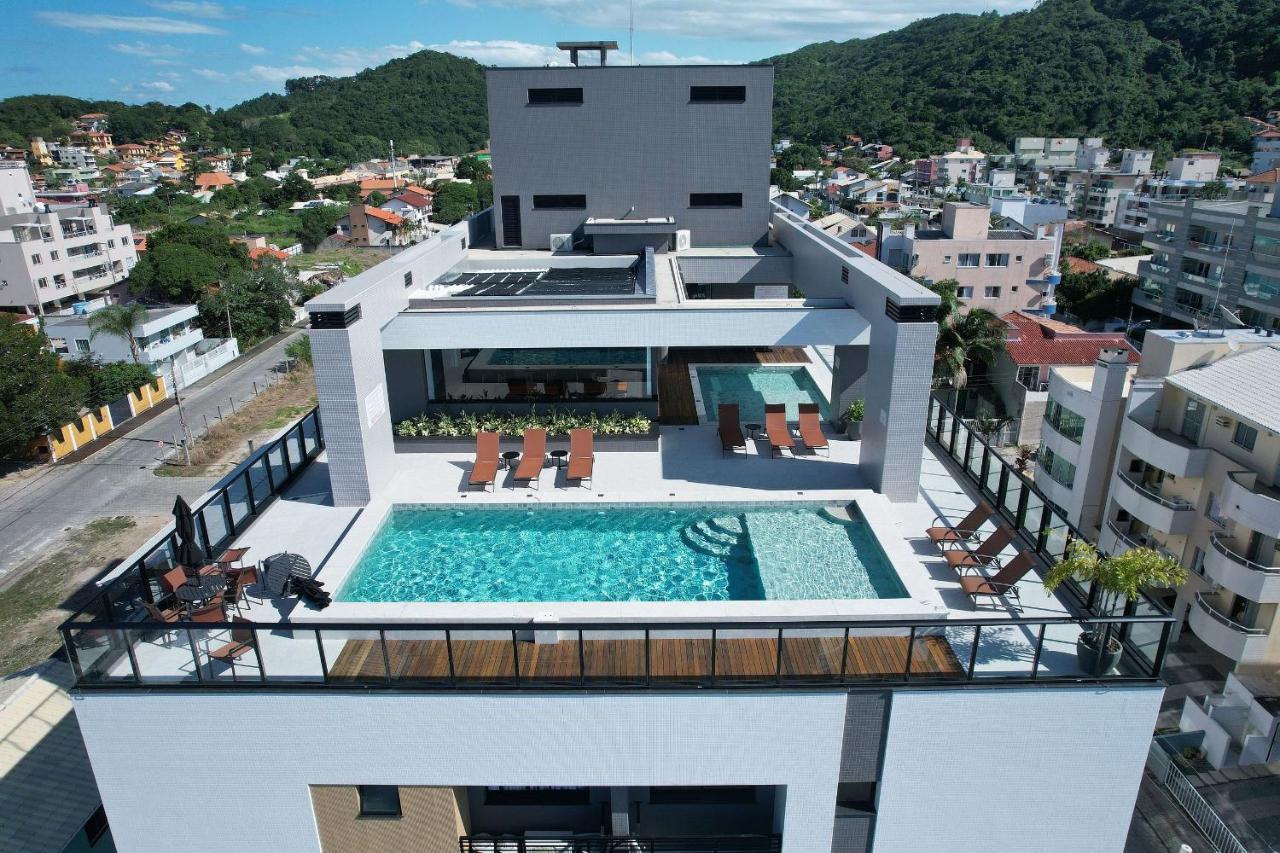 Adra 301 - Apartamento No Centro De Bombinhas - Rooftop Com Piscina E Academia - A Poucos Metros Da Praia - Exterior foto